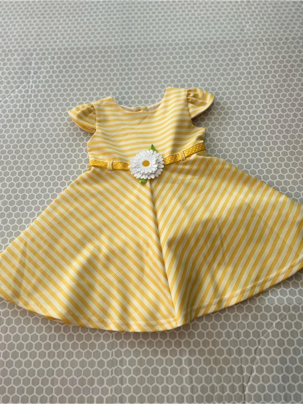 Youngland Yellow Striped Fit-and-Flare Daisy Belt Girls' Dress. Size 3T